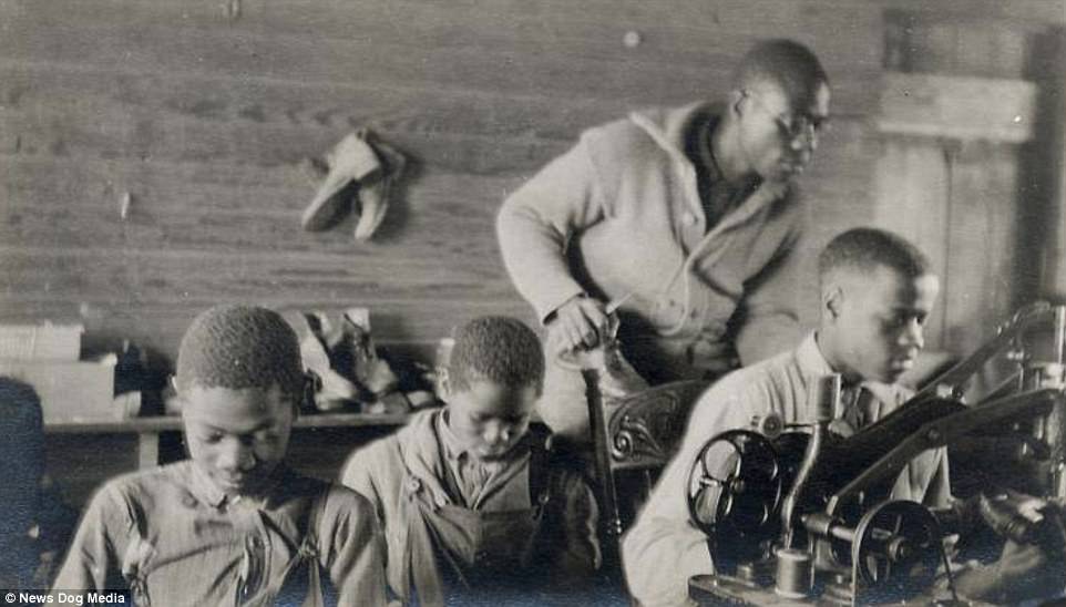 Black students learn shoemaking in 1898